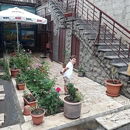 Komitas Avenue Guest House Yerevan Exterior photo