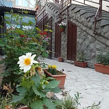 Komitas Avenue Guest House Yerevan Exterior photo